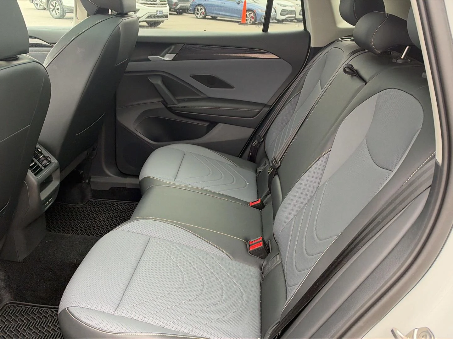 Used 2026 Pure White Volkswagen SE image 9