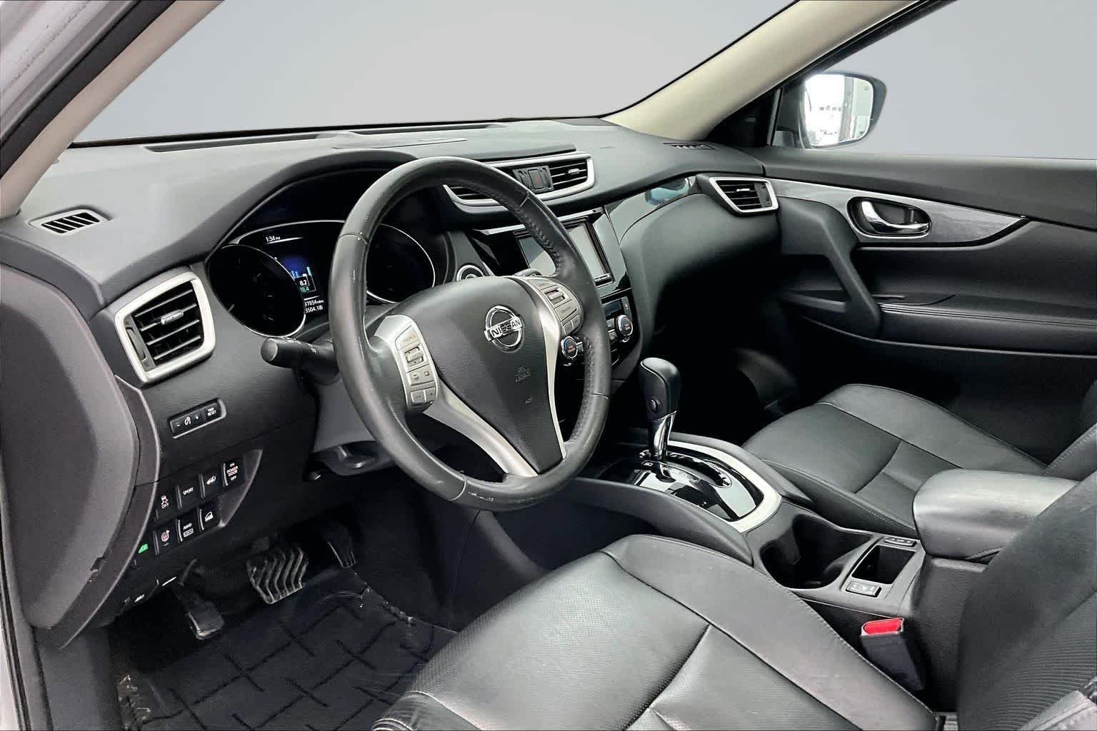Used 2015 Nissan Rogue SL with VIN 5N1AT2MV5FC787673 for sale in Des Moines, IA