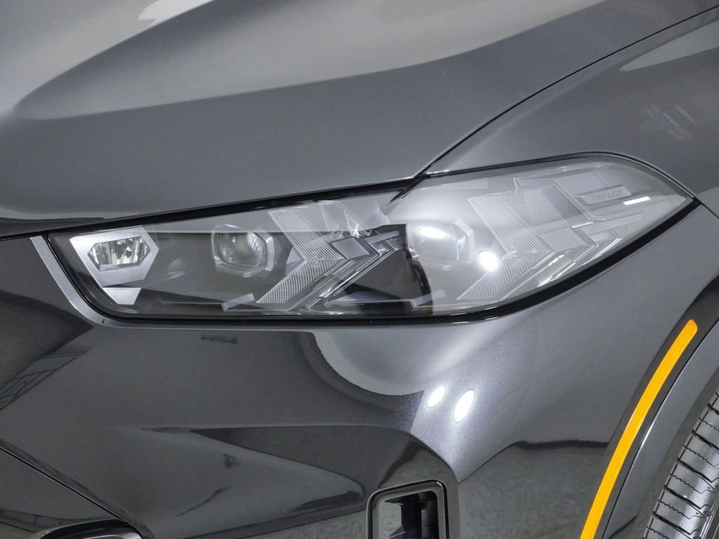 New 2026 Black Sapphire Metallic BMW xDrive40i image 3