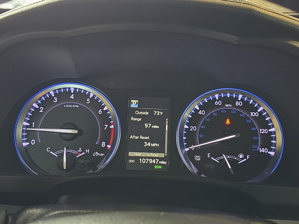 Used 2019 White Toyota XLE image 22