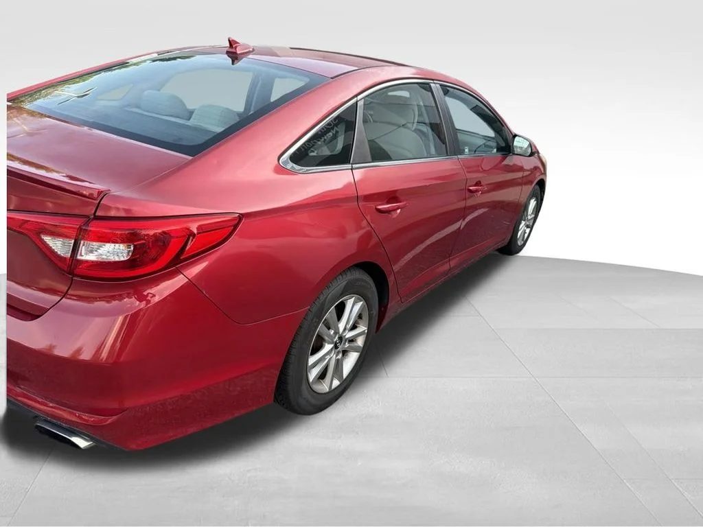 Used 2017 Red Hyundai Base image 4