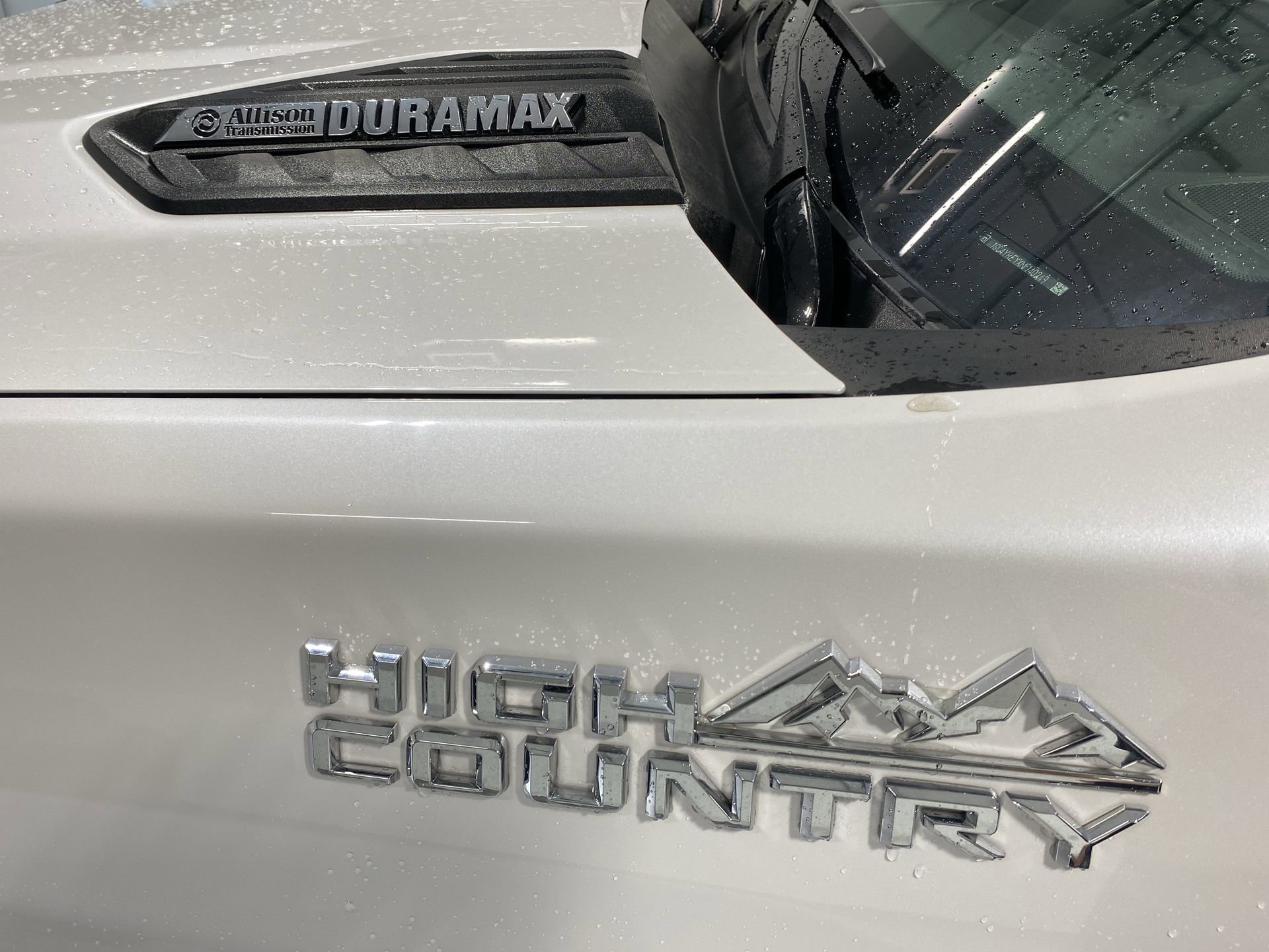 Used 2022 Iridescent Pearl Tricoat Chevrolet High Country image 31