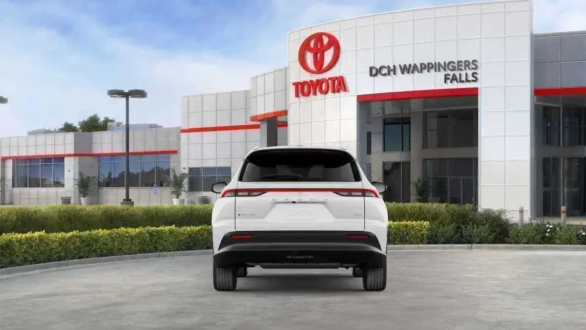 New 2026 Oxygen White <sup>1</sup> Toyota  XLE image 18