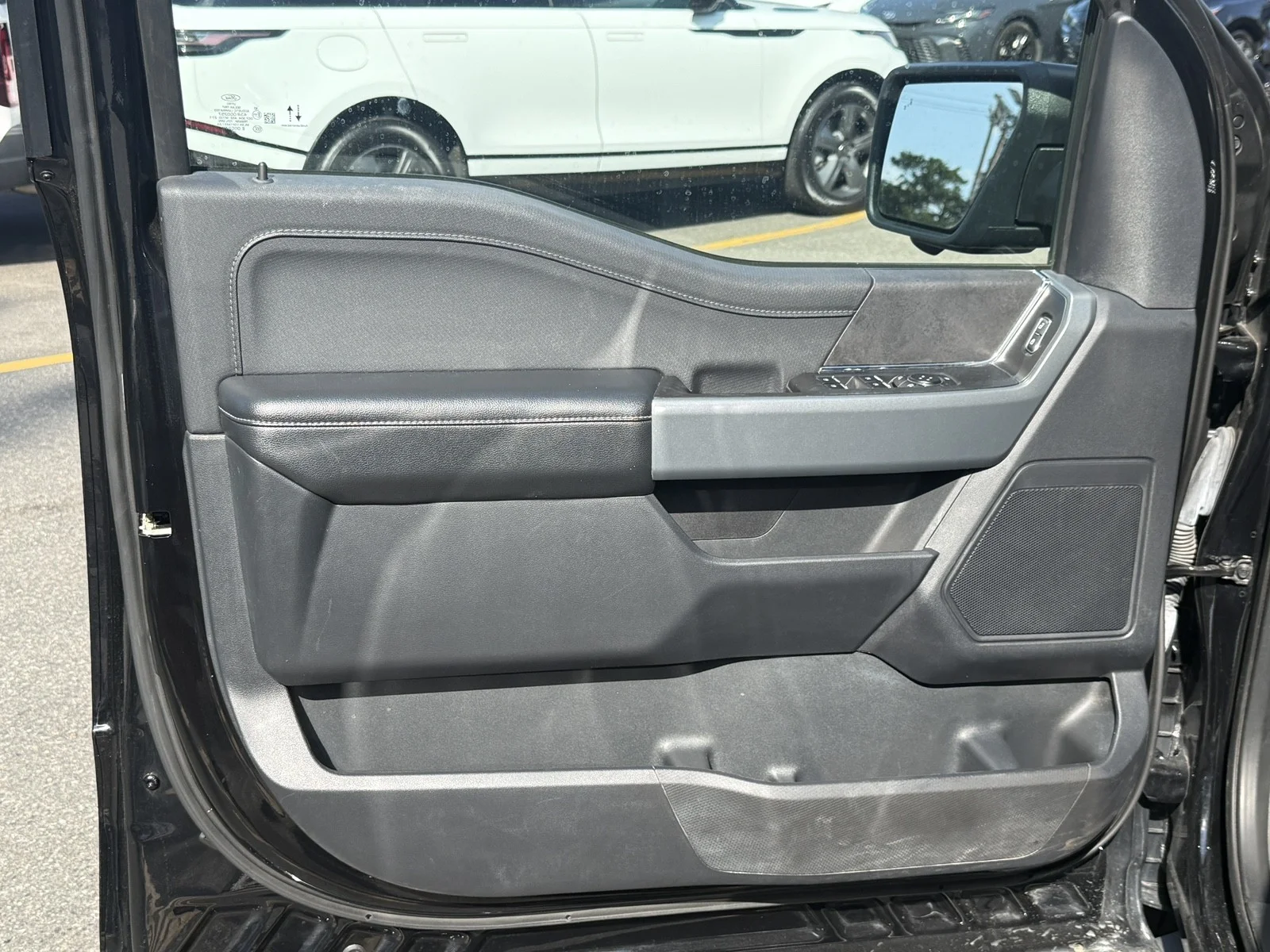 Used 2024 Agate Black Metallic Ford XLT 4WD image 22