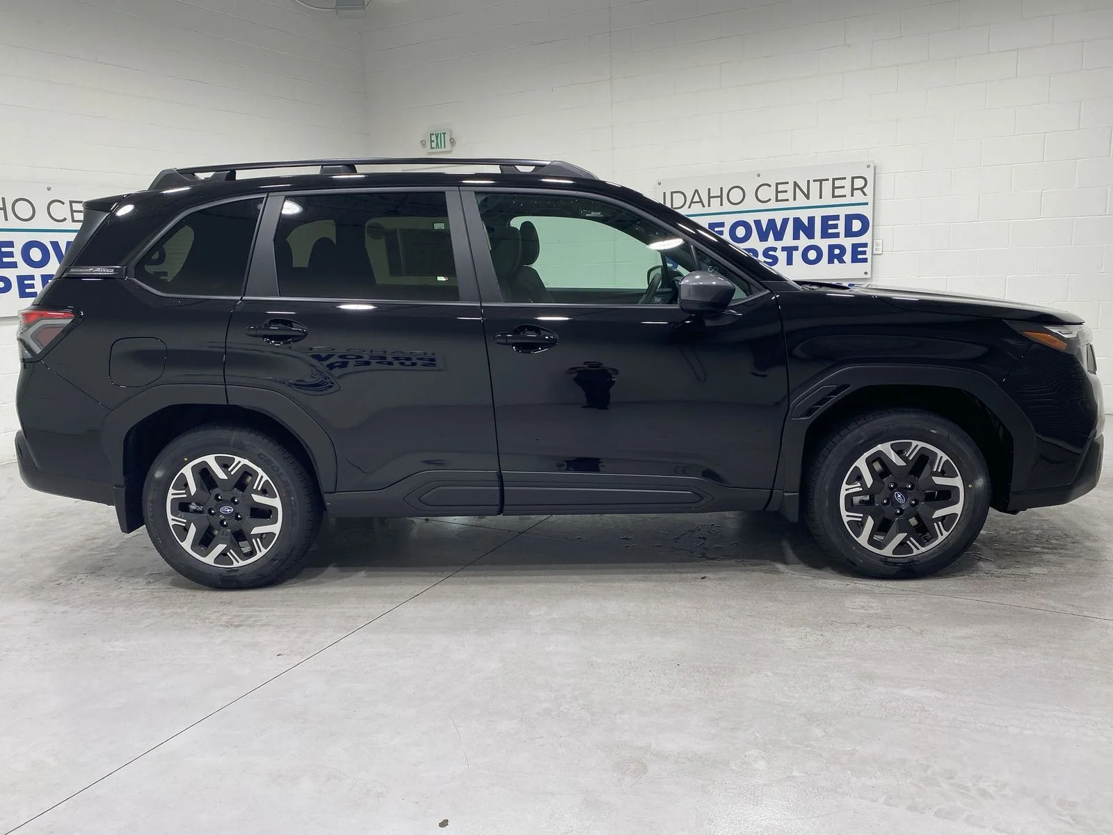 New 2026 CRYSTAL BLACK SILICA Subaru Premium image 9