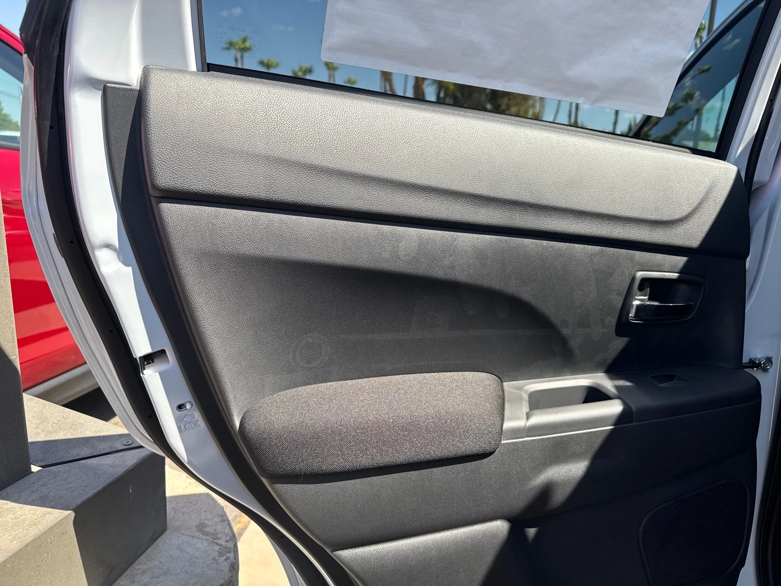Used 2025 White Diamond Mitsubishi Trail Edition image 27