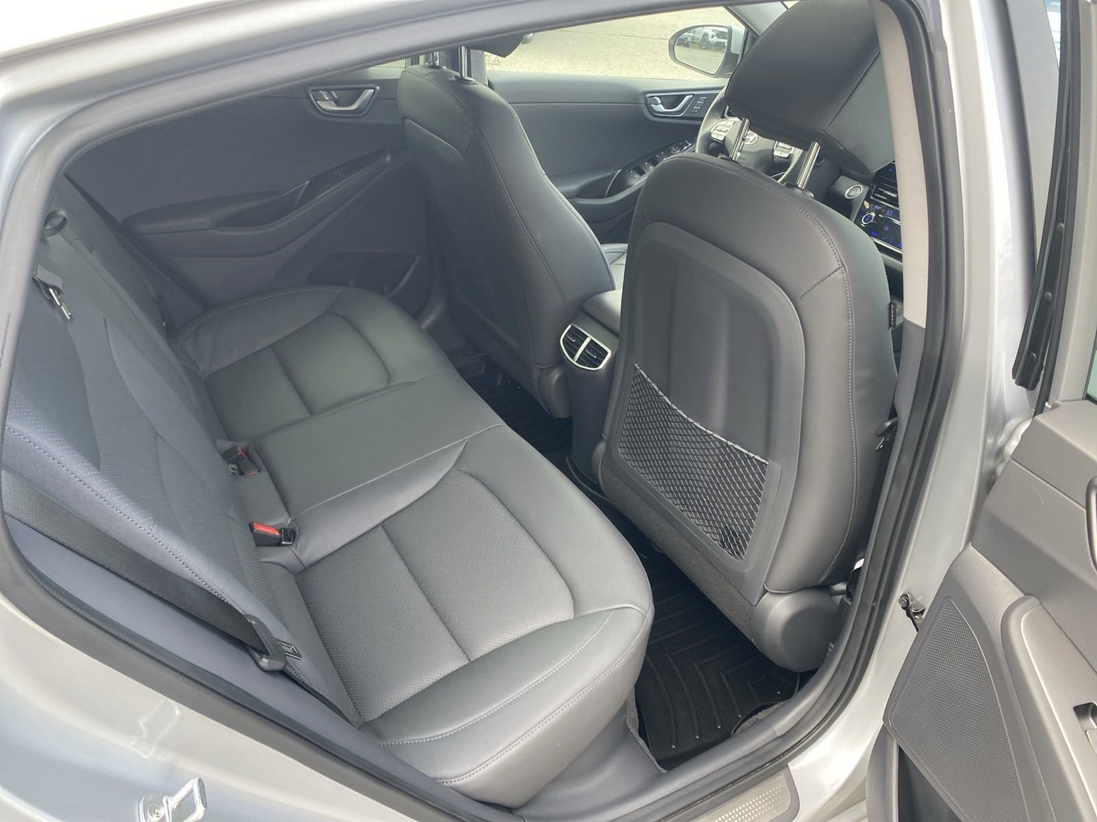 Used 2022 Stellar Silver Hyundai Limited image 14