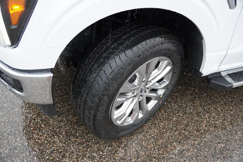 New 2026 Oxford White Ford Lariat image 9
