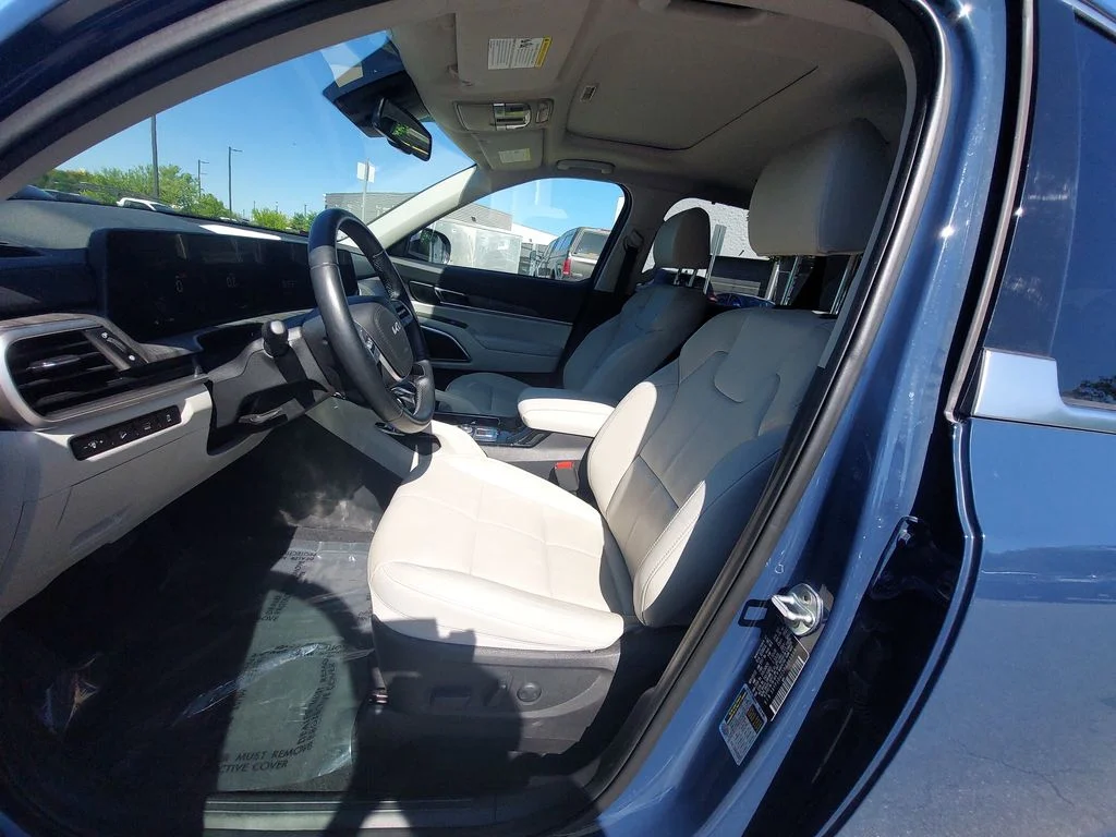 Used 2023 Black Kia EX image 14
