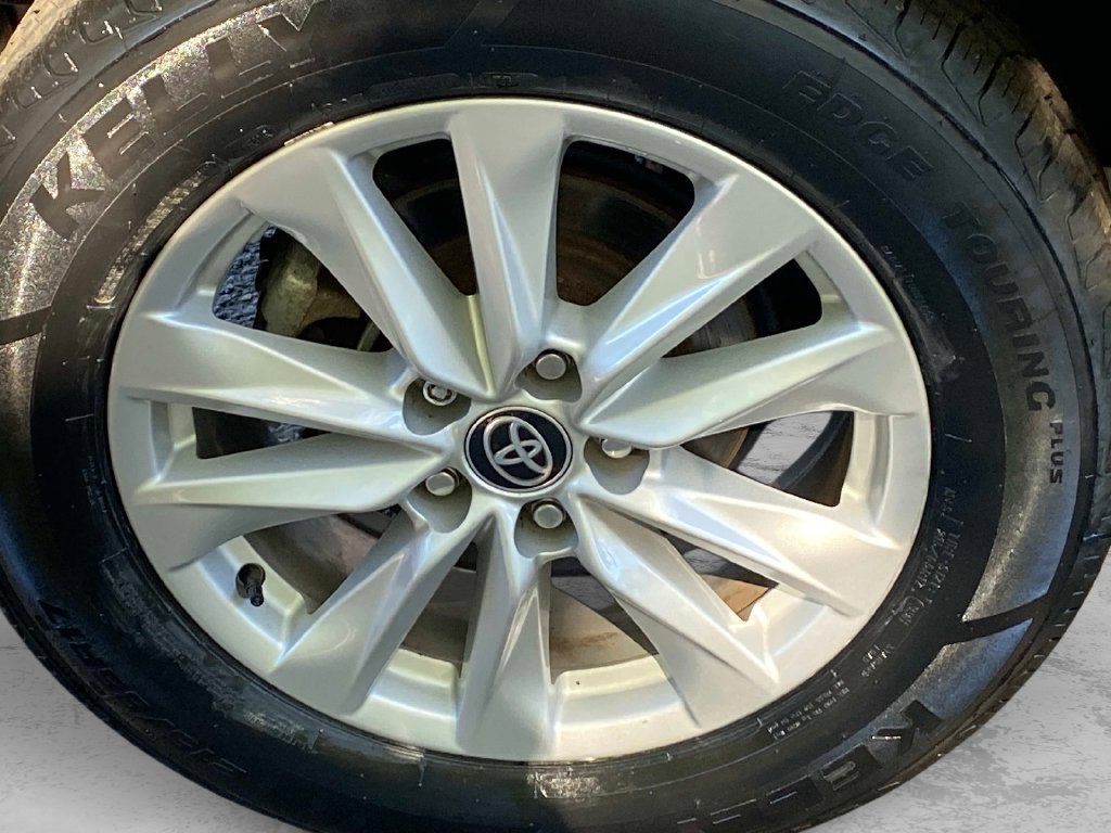 Used 2023  Toyota LE image 25