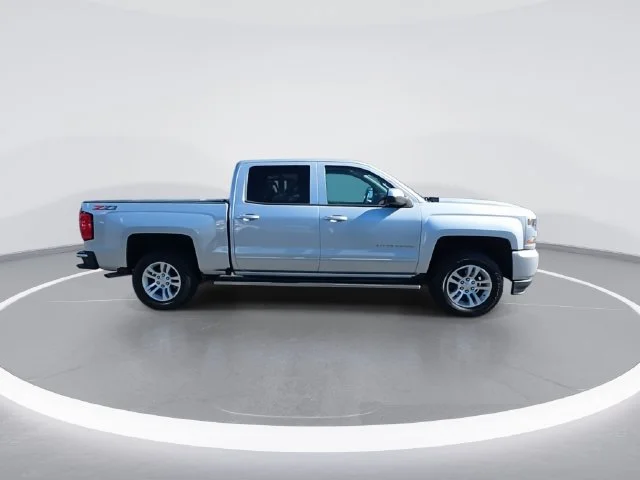 Used 2018 Silver Chevrolet LT image 9