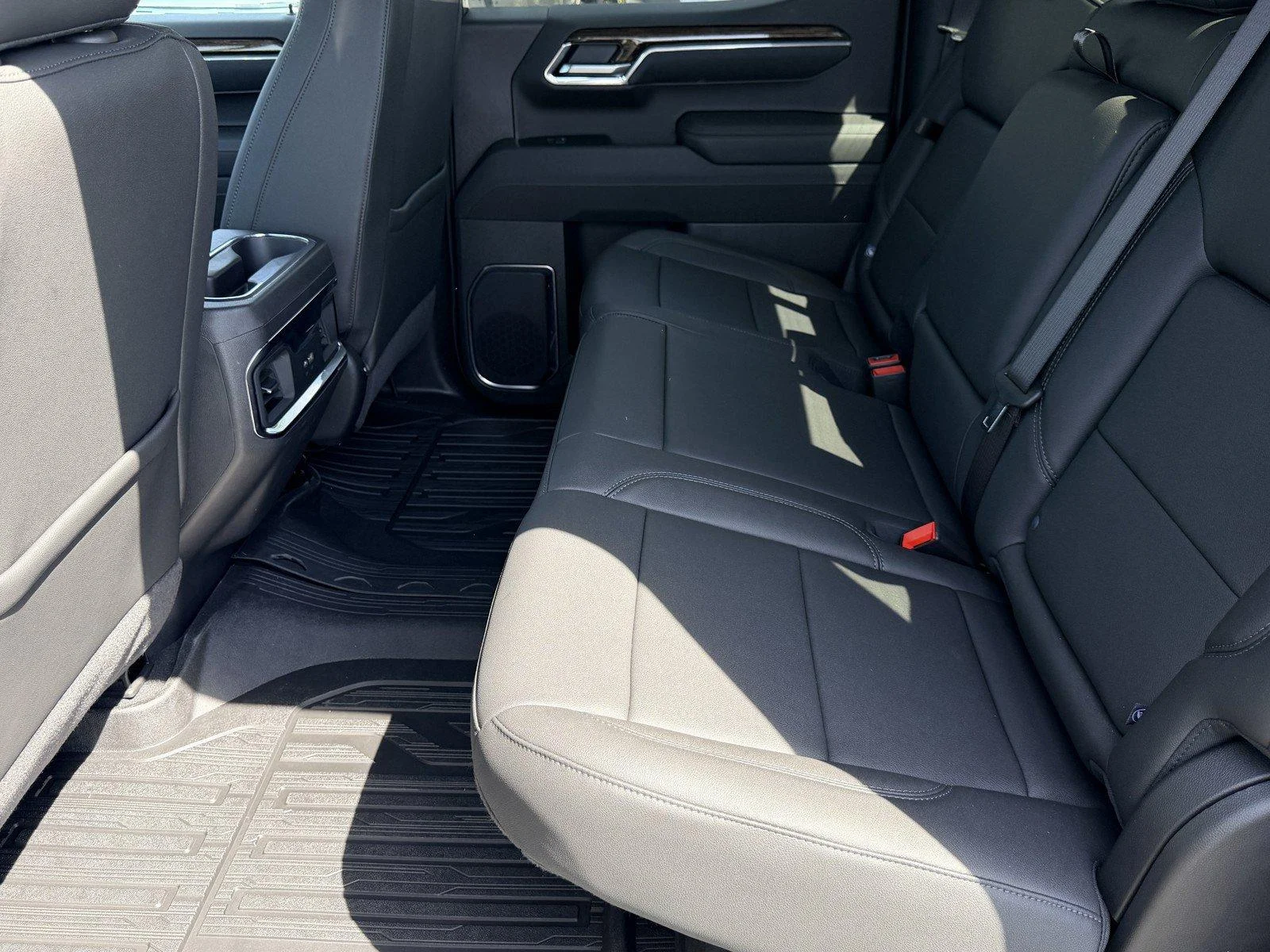New 2026 Sterling Metallic GMC Elevation image 13