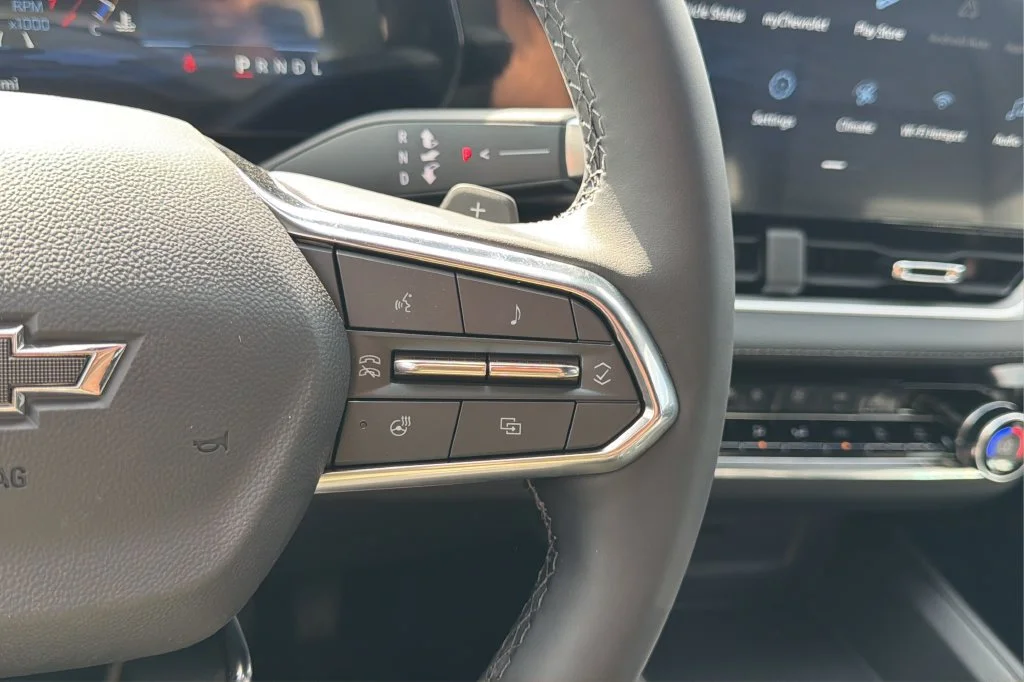 New 2027 Summit White Chevrolet LT image 23