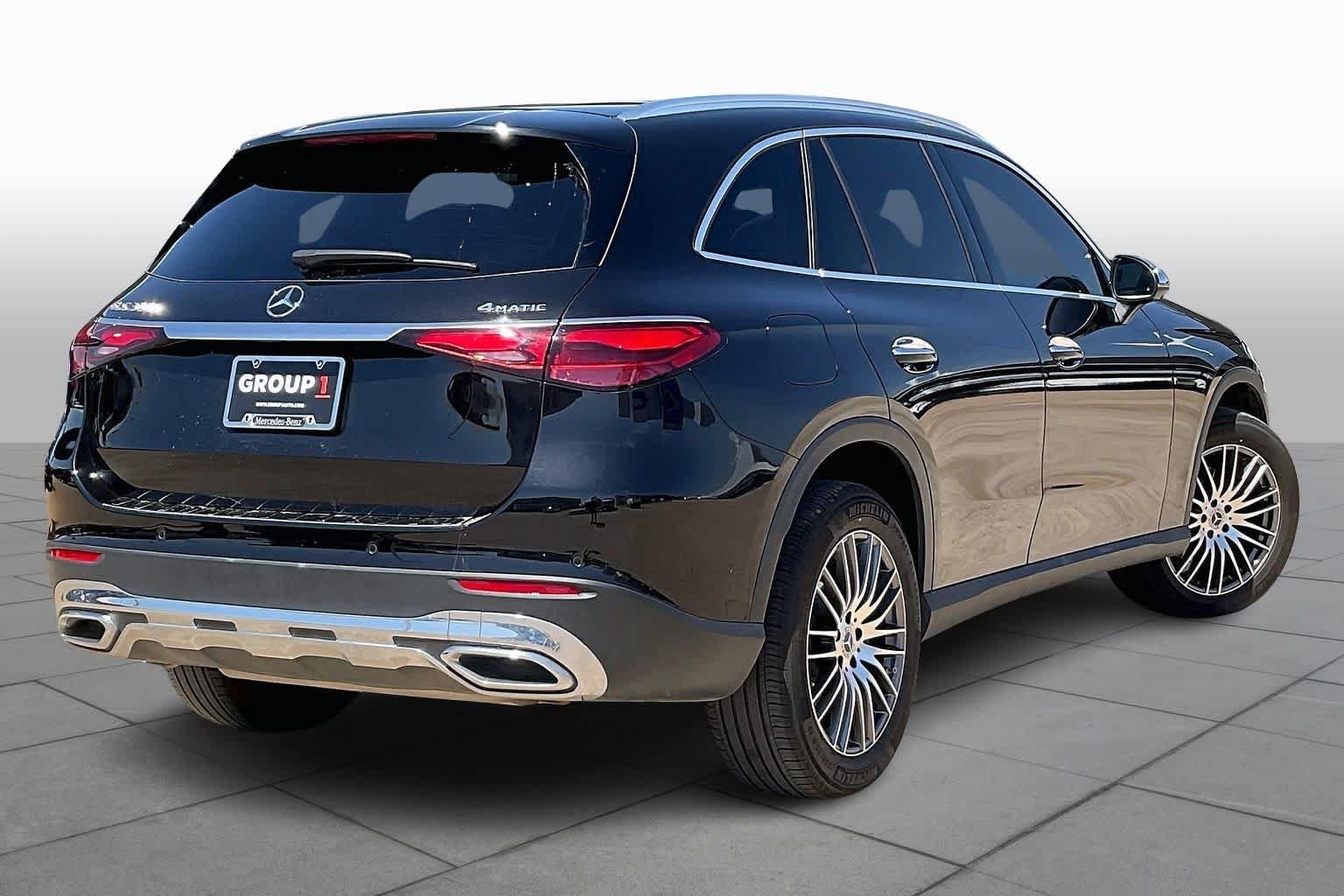 Used 2025 Obsidian Black Metallic Mercedes-Benz GLC 300 image 24