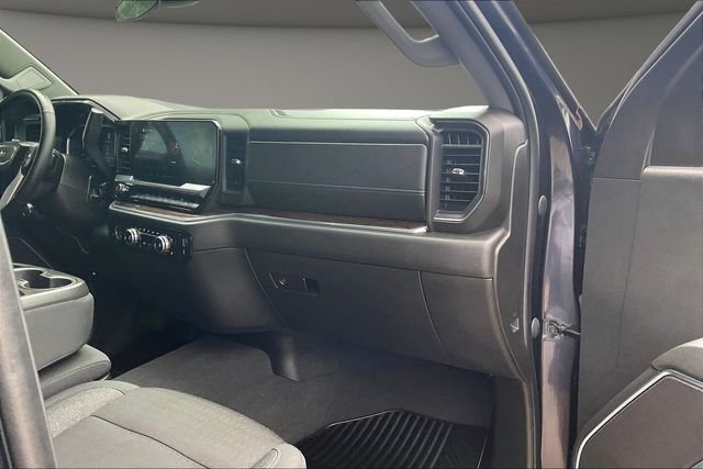 Used 2023 Silver GMC Elevation image 15