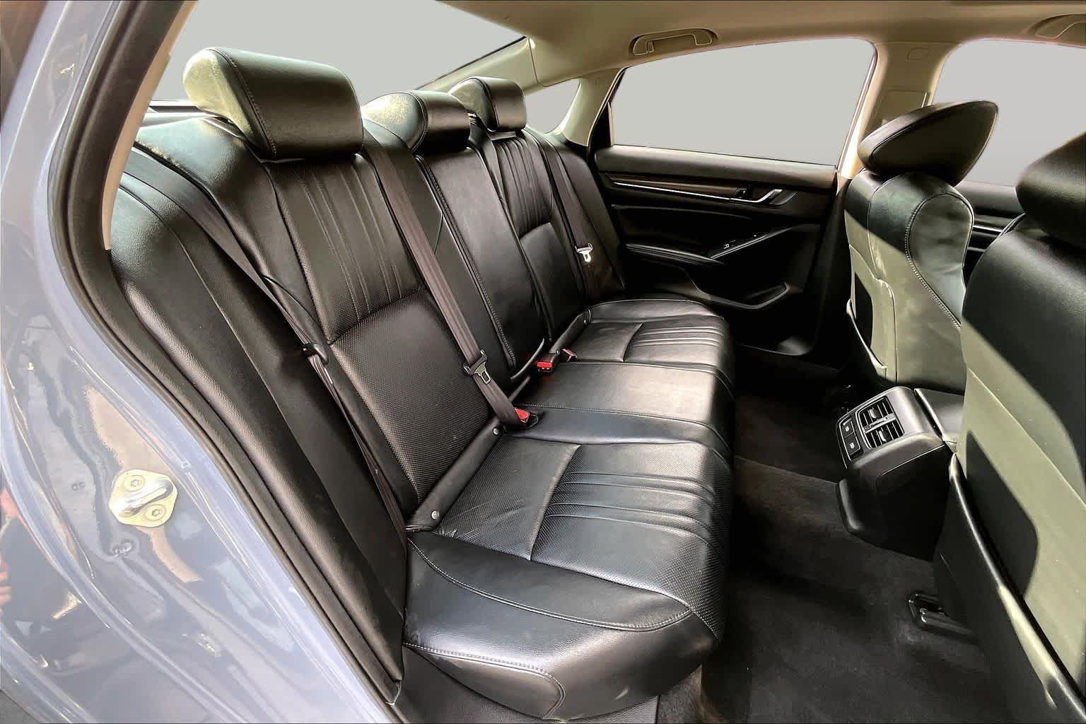Used 2022 Sonic Gray Pearl Honda Touring image 21