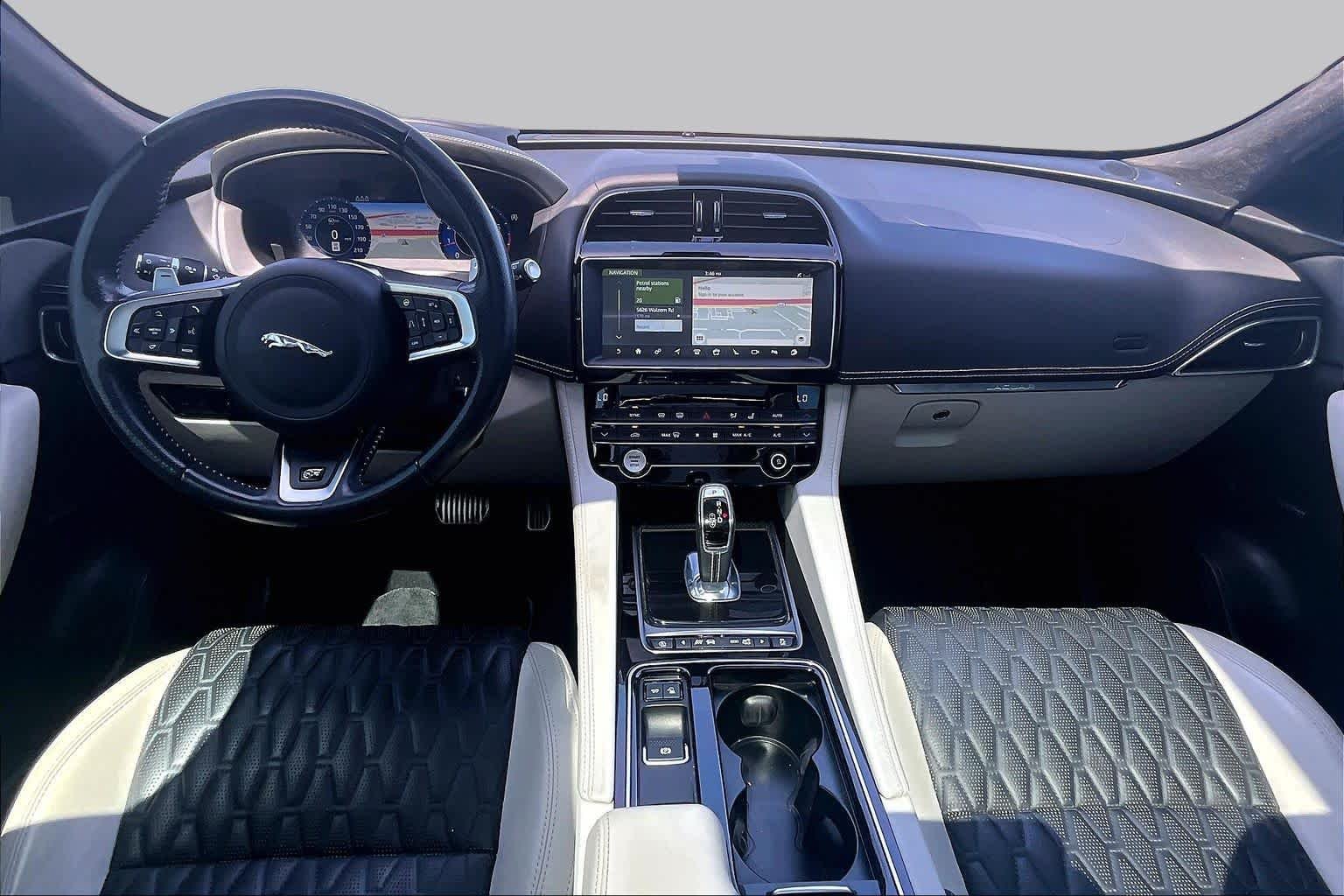 Used 2020 Eiger Grey Metallic Jaguar SVR image 15