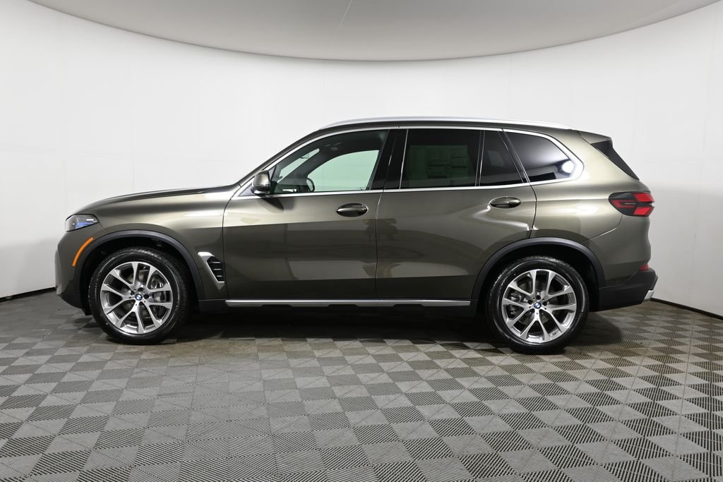 Used 2026 Green Metallic BMW xDrive40i image 2