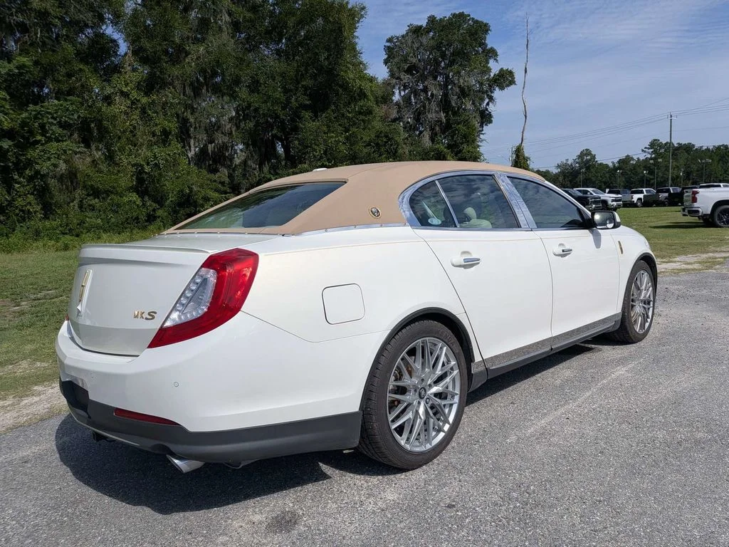 Used 2013 Beige Lincoln Base image 3