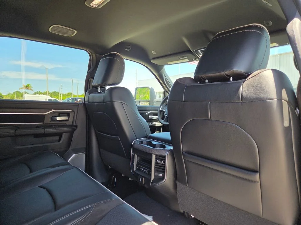 New 2026 Diamond Black Crystal Pearl-Coat Exterior Paint RAM Laramie image 16