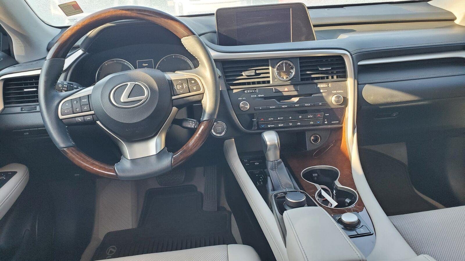 Used 2016 Eminent White Pearl Lexus FWD 4dr image 7