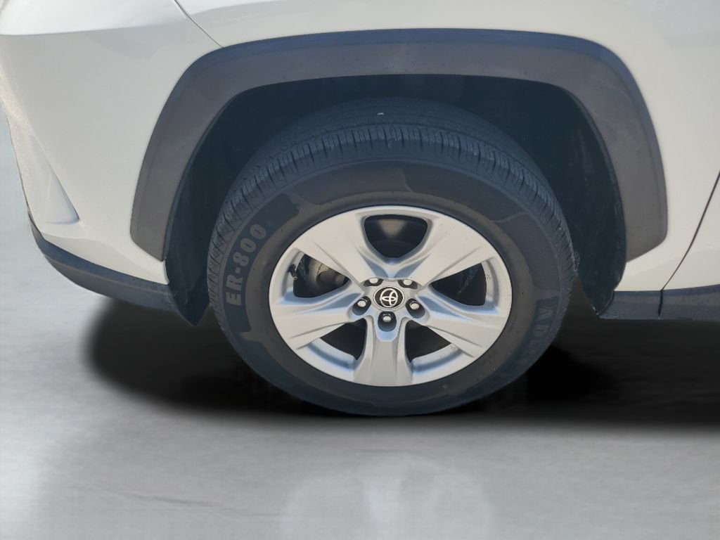 Used 2020 White Toyota XLE image 26