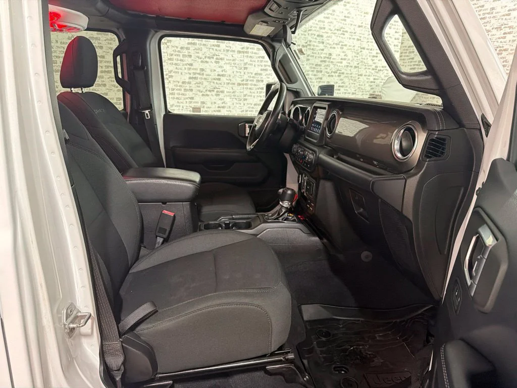 Used 2019 Bright White Clearcoat Jeep Unlimited Sahara image 10