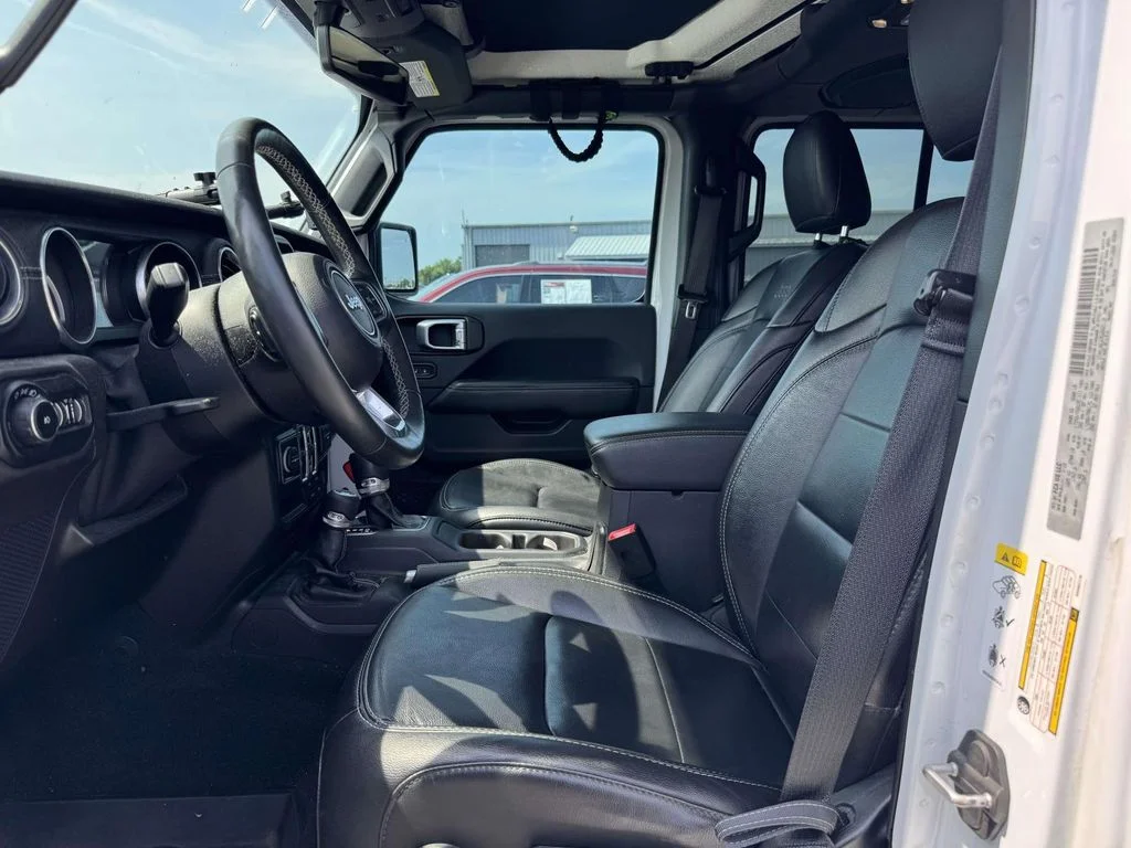 Used 2019 White Jeep Unlimited Sahara image 12