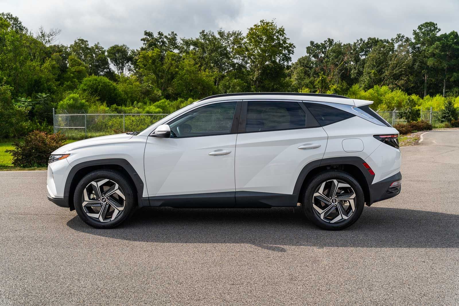 Used 2023 White Hyundai SEL image 4