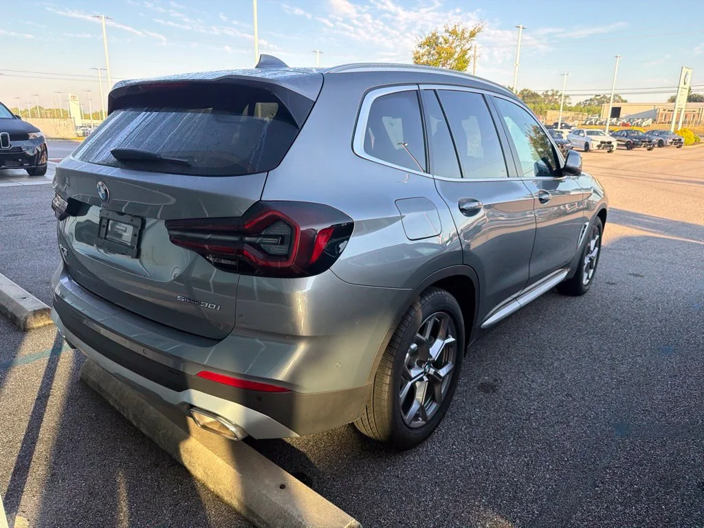 Used 2023 Gray BMW sDrive30i image 3