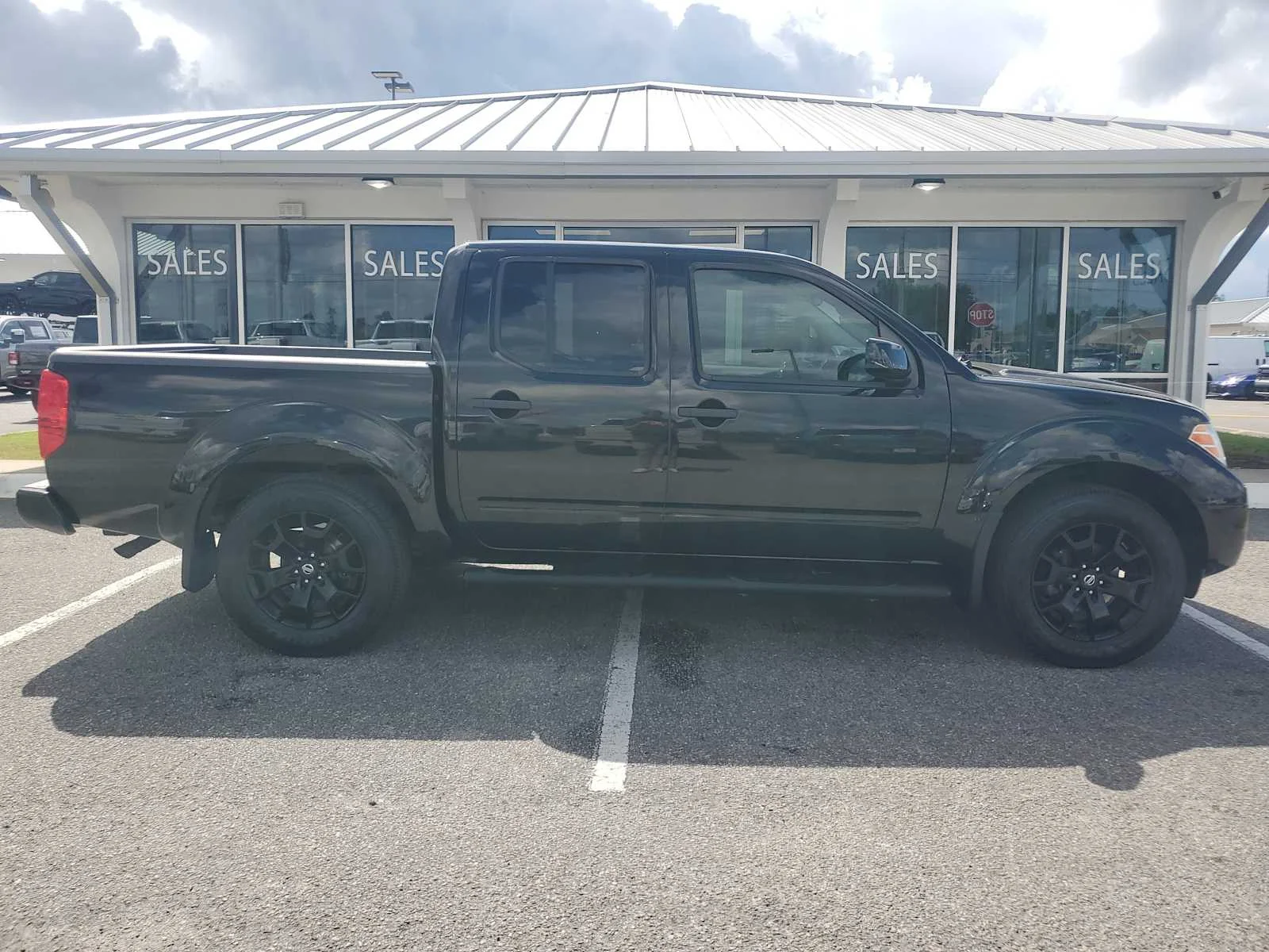 Used 2020  Nissan SV image 9