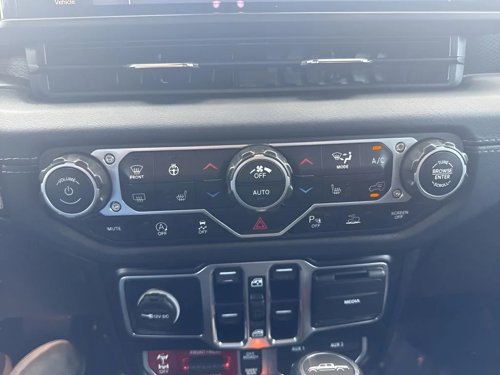Used 2024 Gray Jeep Rubicon image 18