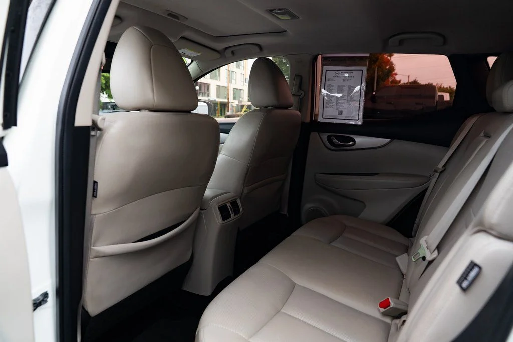 Used 2020 White Nissan SL image 22