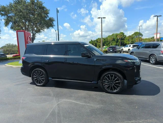 Used 2025 Black INFINITI AUTOGRAPH image 2