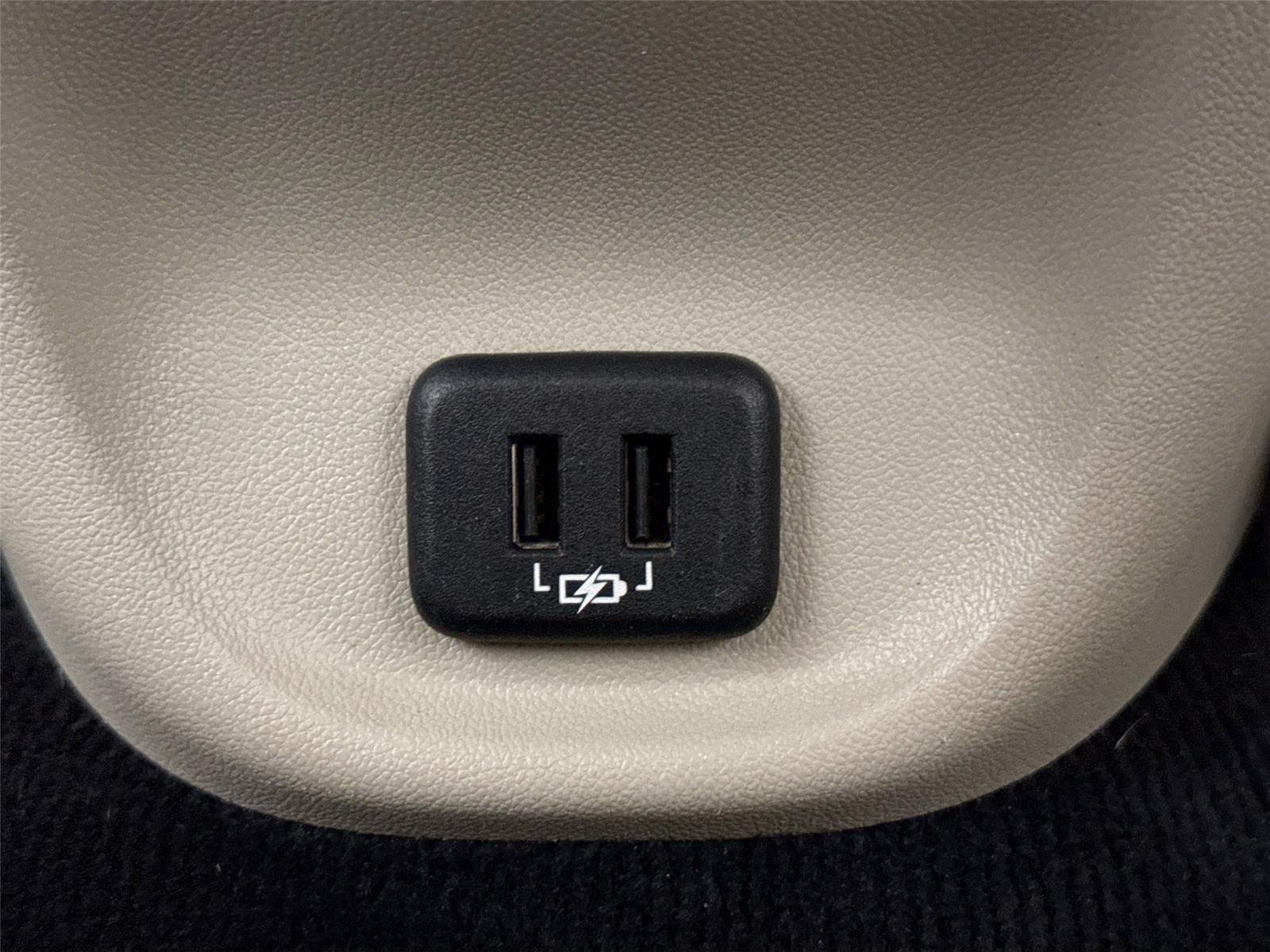 Used 2018 White Frost Tricoat Buick Essence image 38