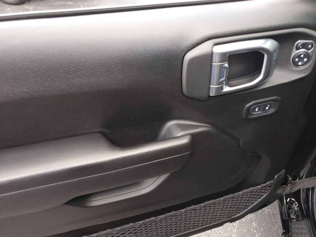 Used 2021 Black Jeep Unlimited Sport Altitude image 18