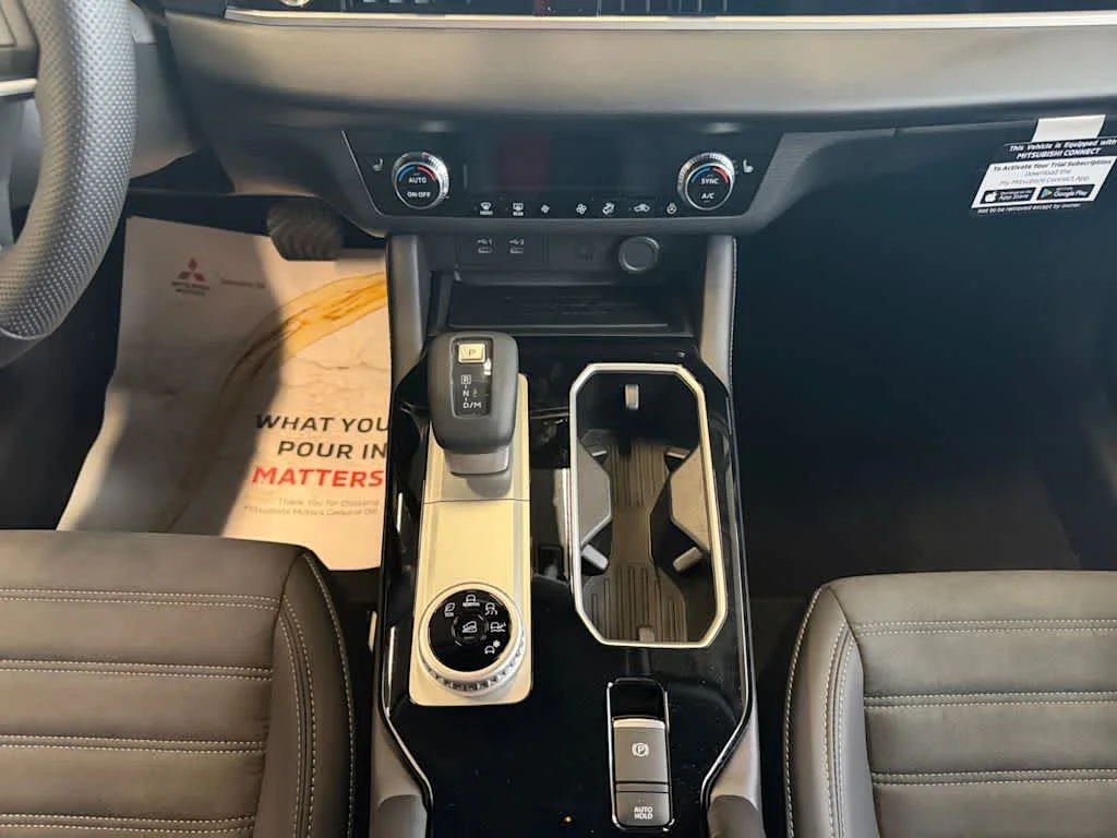 New 2026 Graphite Gray Mitsubishi LE image 25