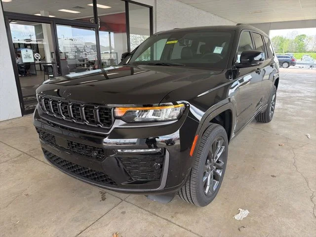 New 2026 Diamond Black Crystal Pearl-Coat Exterior Paint Jeep Limited image 2