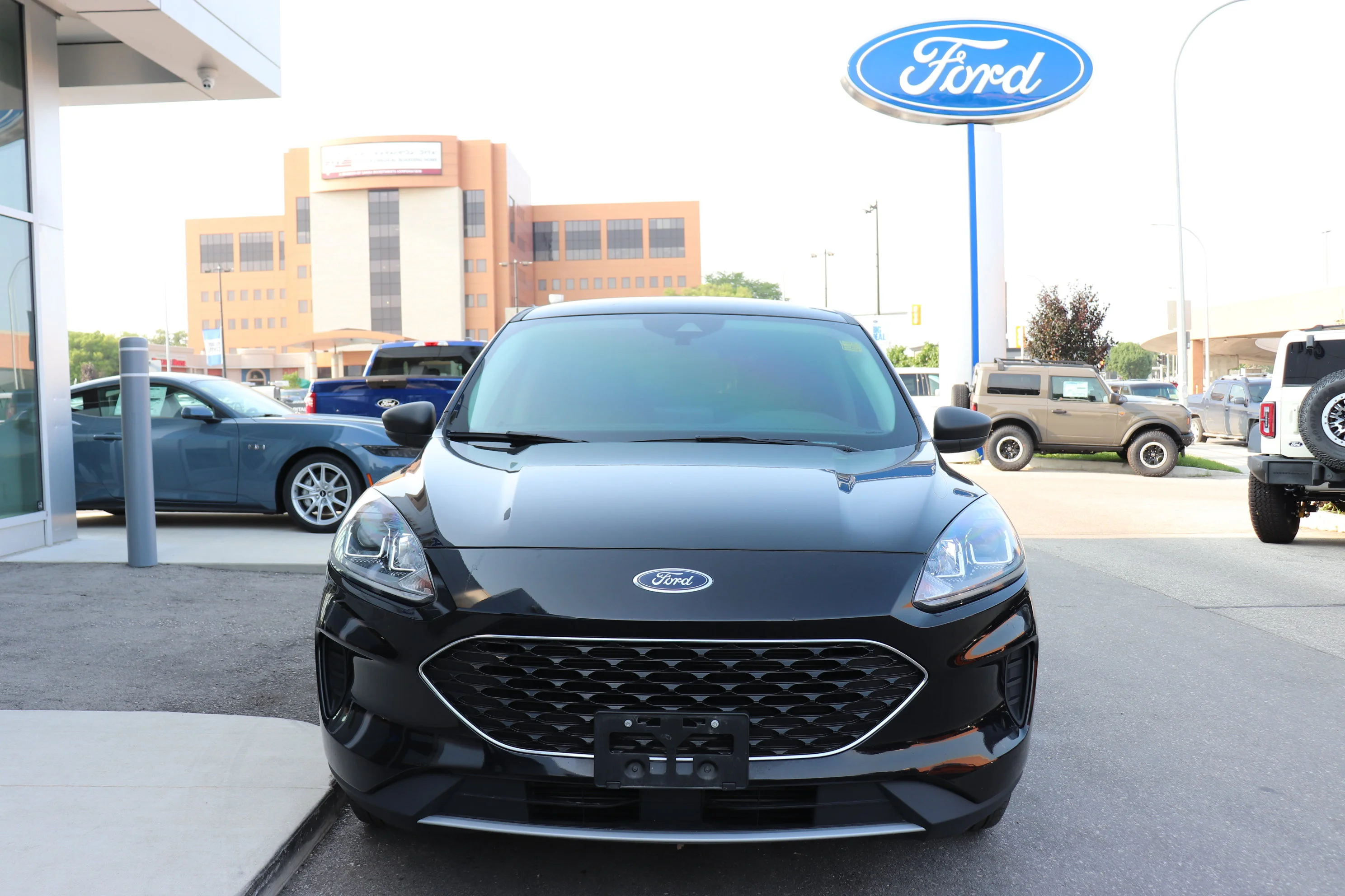 Certified Used 2022 Black Ford SE image 2