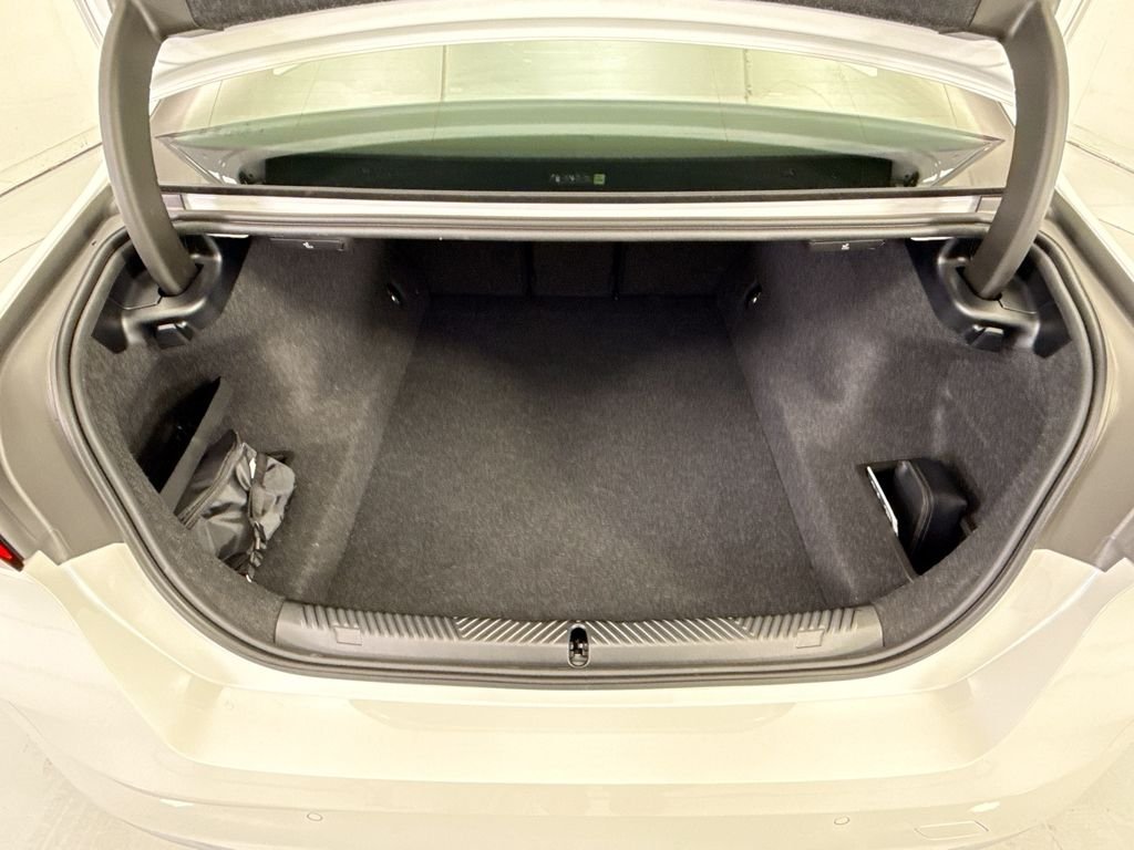 Used 2026 White Metallic BMW 530i image 27