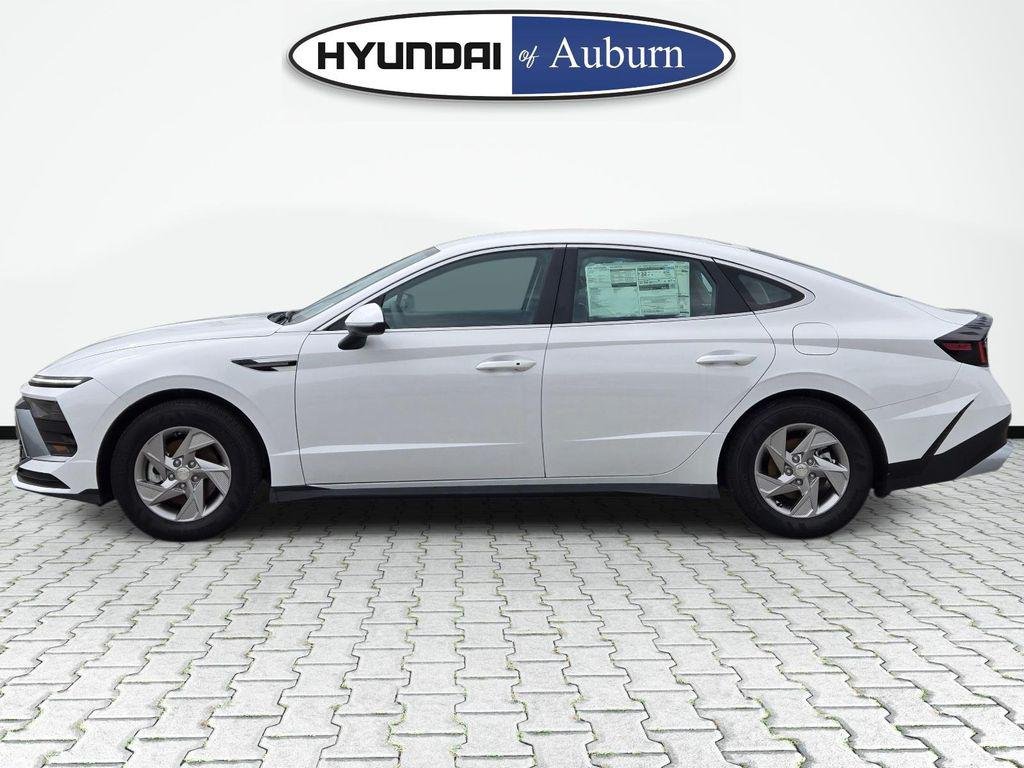 New 2026 White Hyundai SE image 11
