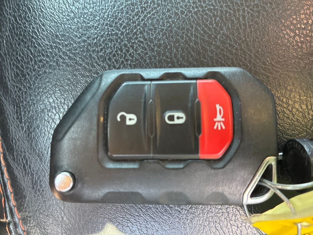 Used 2022 Gray Jeep Mojave image 29