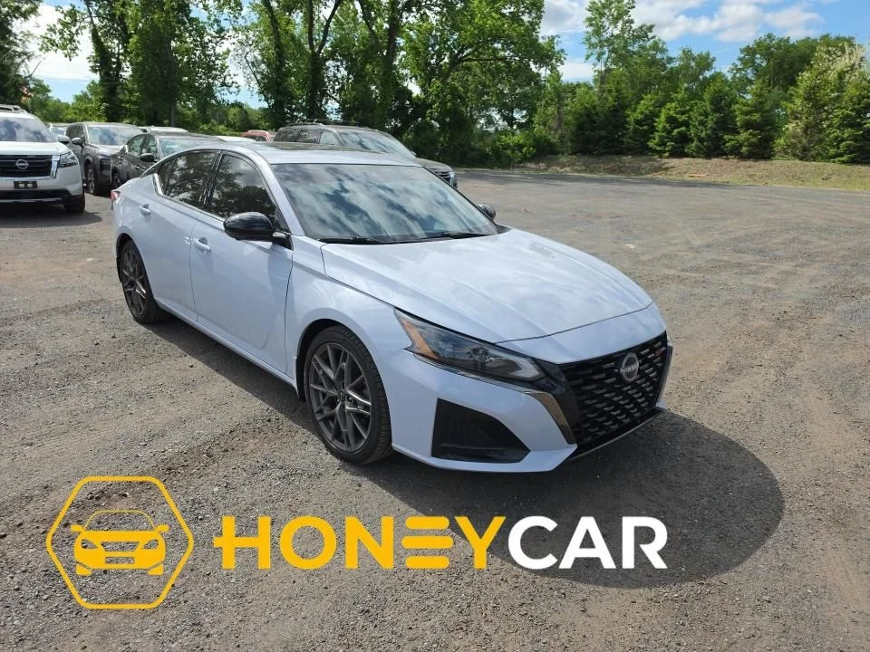 2023 Nissan Altima 2.0 VC-T SR's photo