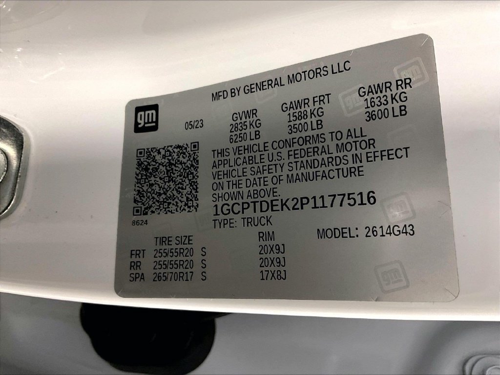 Used 2023 White Chevrolet Z71 image 36