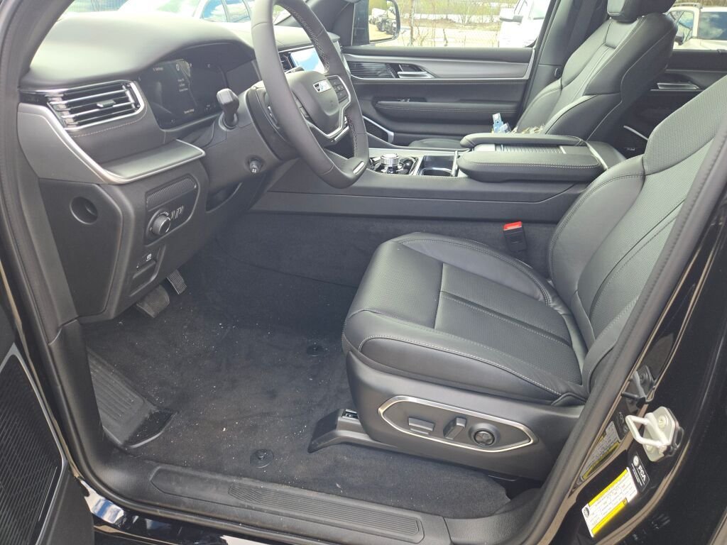 New 2026 High Gloss Black Exterior Paint Jeep Limited Reserve image 21