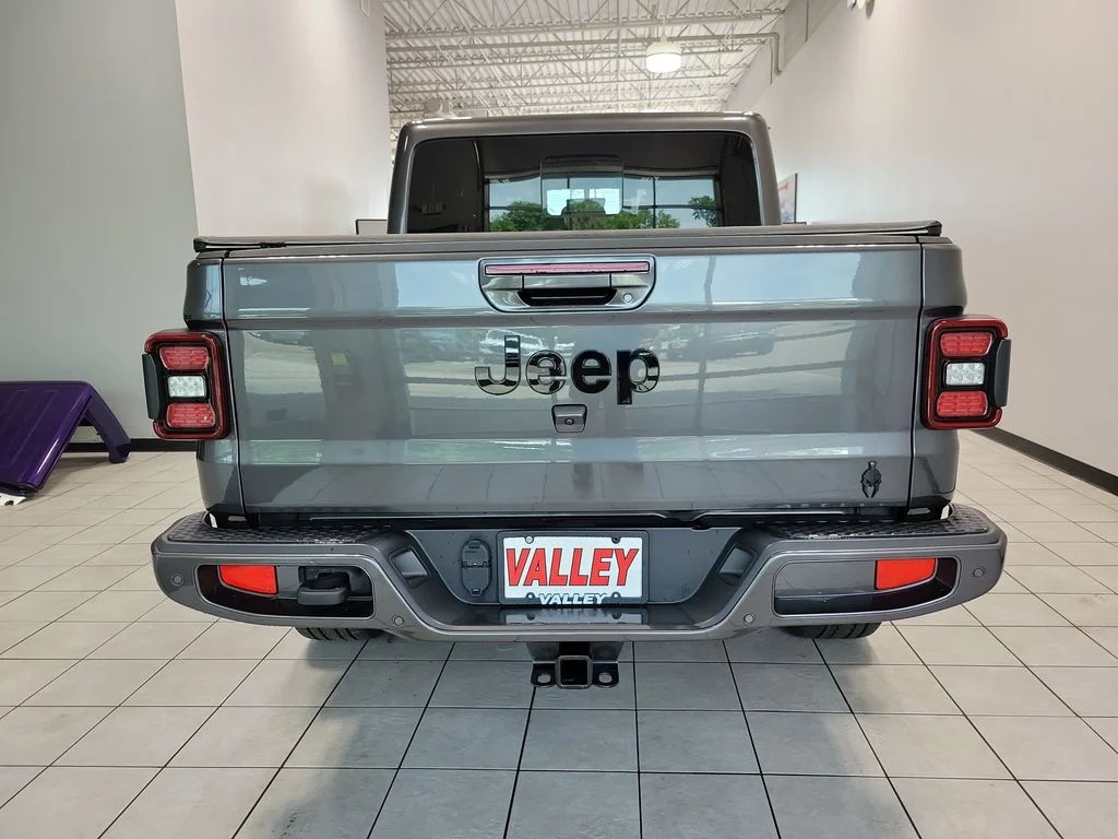Used 2021 Gray Jeep Overland image 9
