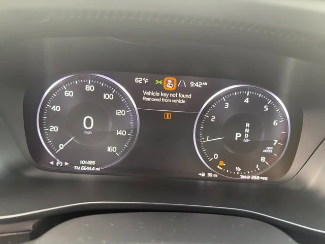 Used 2020 Black Volvo Momentum image 11