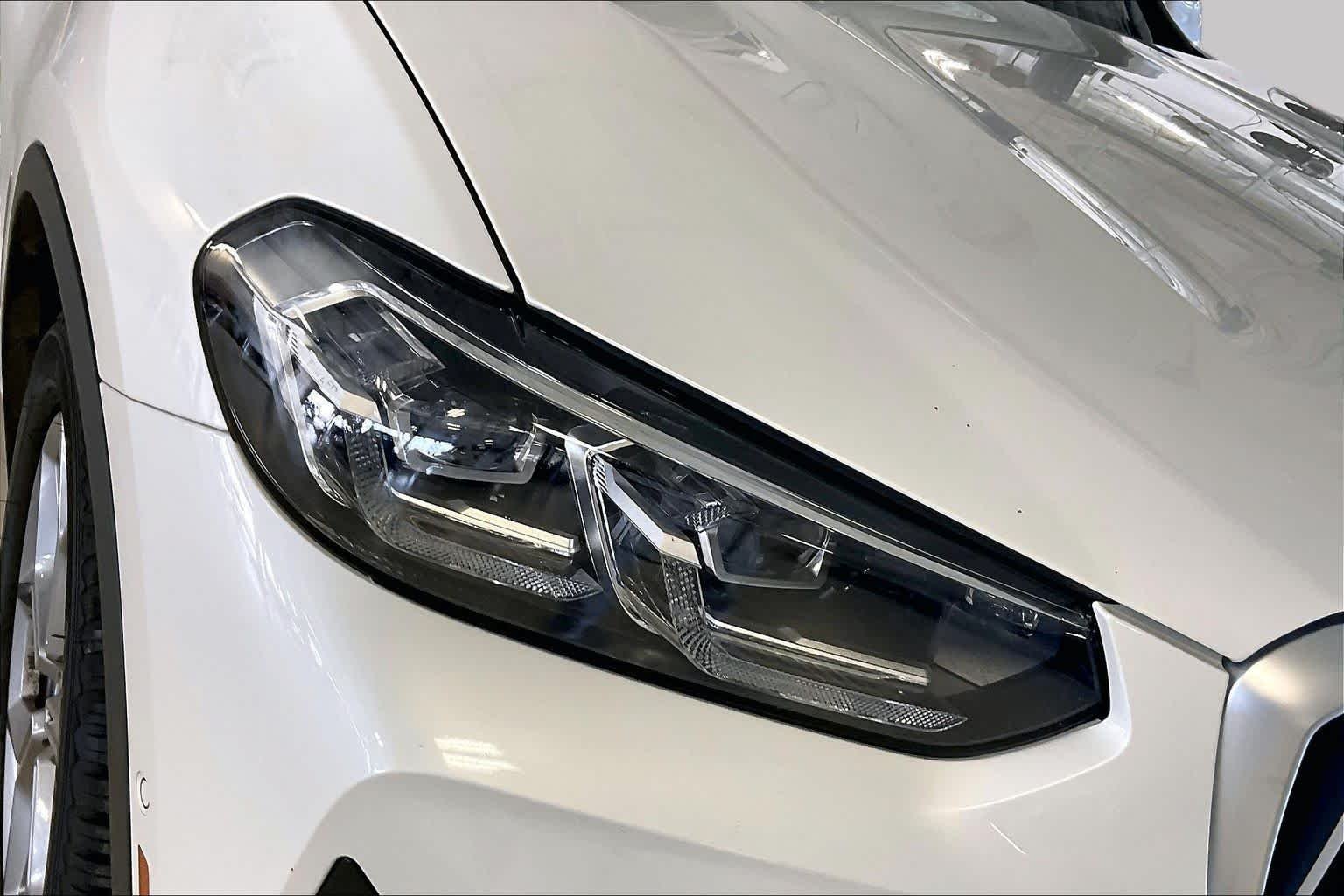 Used 2023 Mineral White Metallic BMW sDrive30i image 25