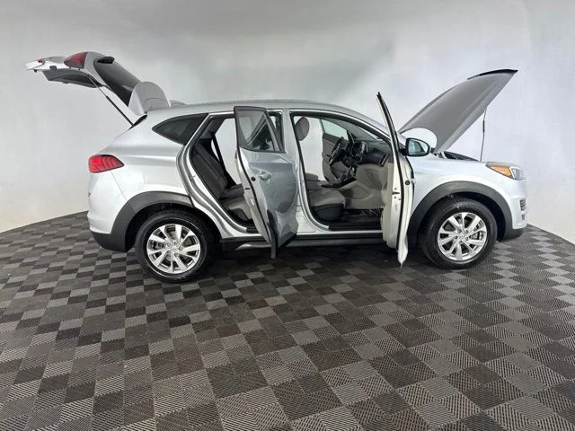 Used 2019 Silver Hyundai SE image 13