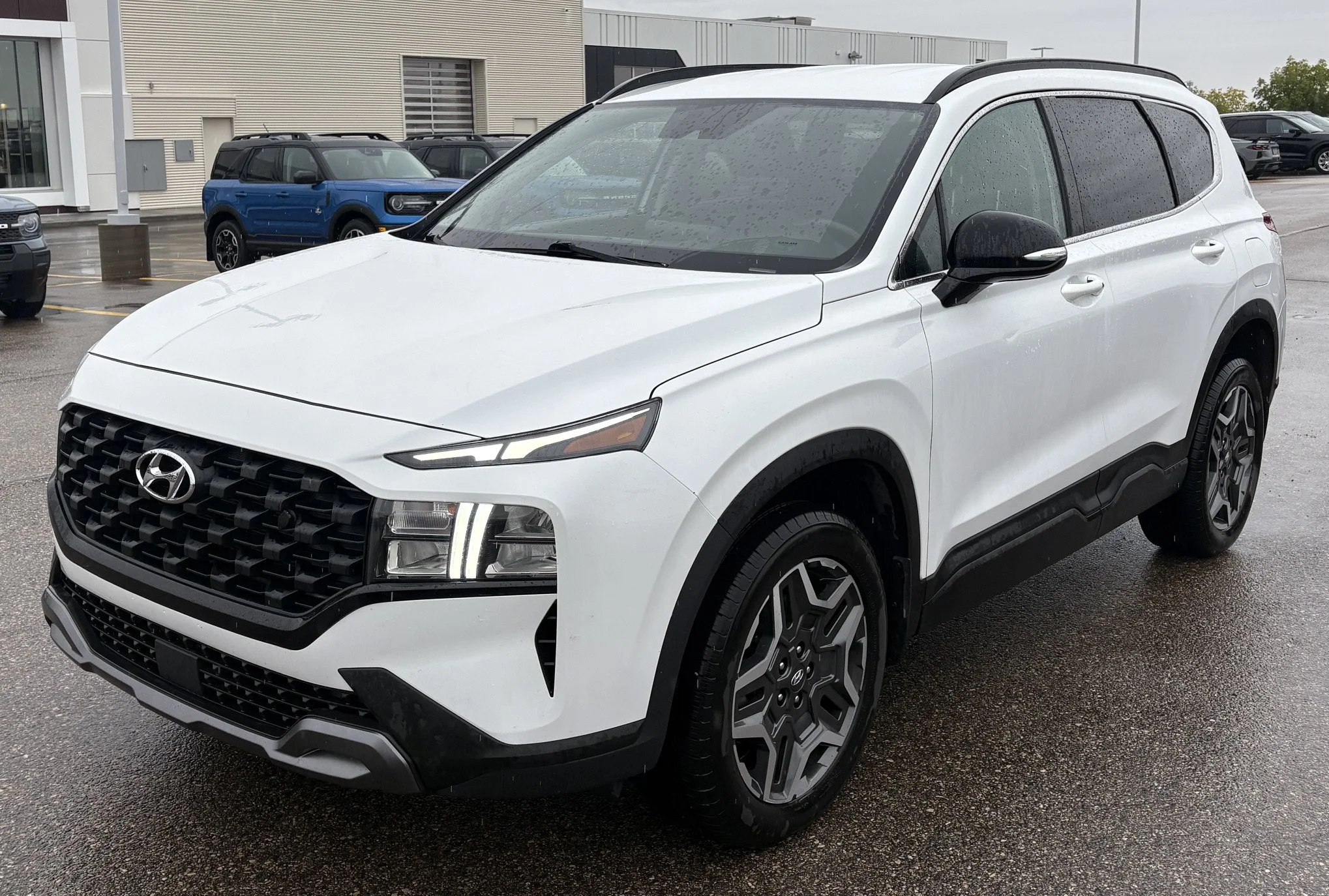 Used 2022 Quartz White Hyundai URBAN AWD image 1